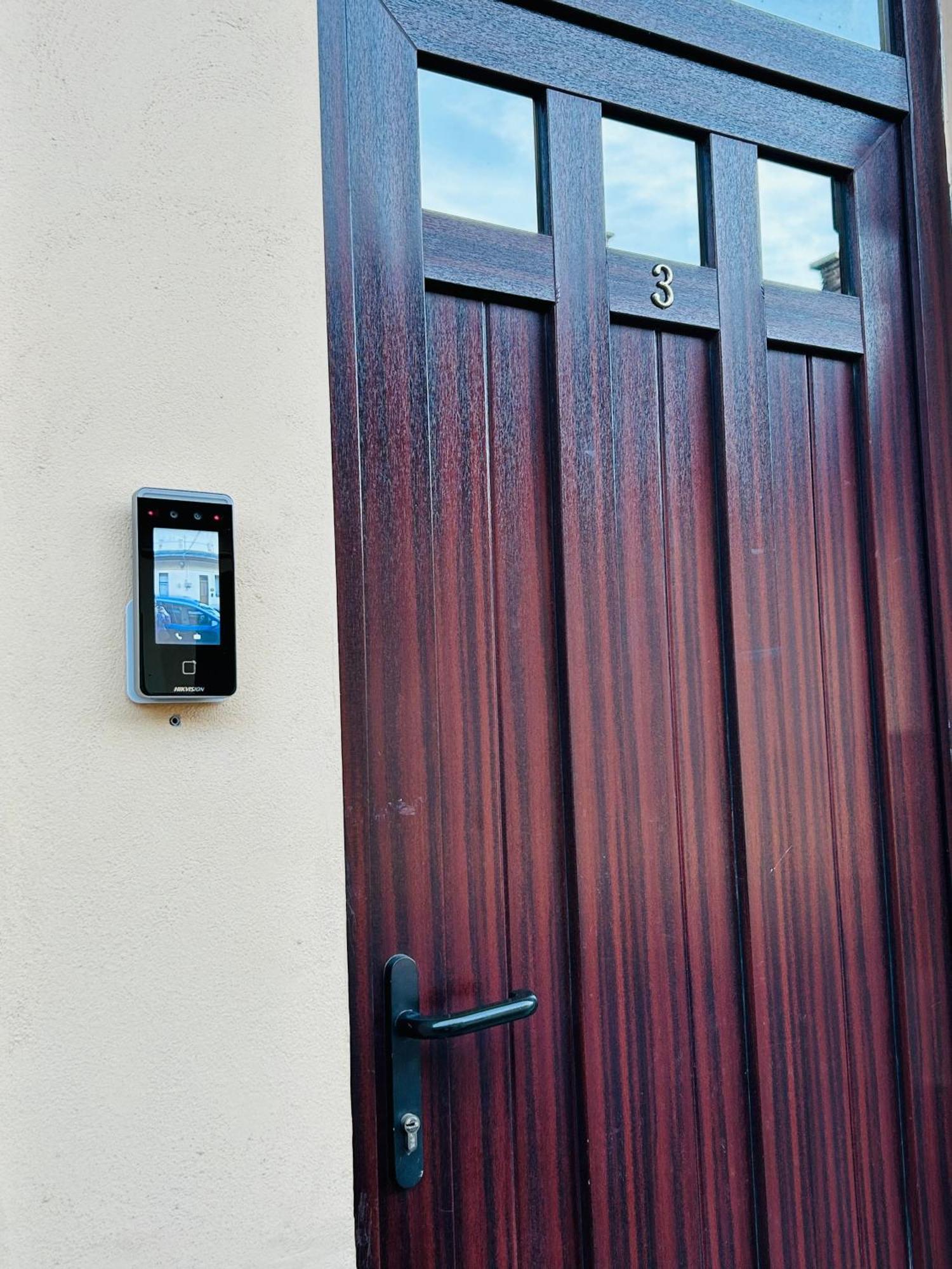 Altidude Ultra Central - Private Parking Cluj-Napoca Buitenkant foto